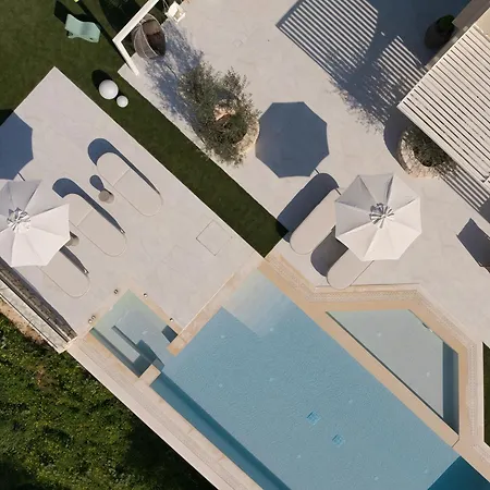 Idunu Villa, With Heated Pool & Serene Seclusion, By Thinkvilla Βίλα