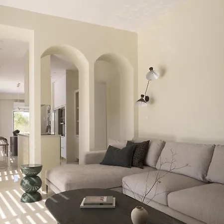 Idunu Villa, With Heated Pool & Serene Seclusion, By Thinkvilla Ρούμελη