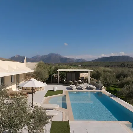 Idunu Villa, With Heated Pool & Serene Seclusion, By Thinkvilla Βίλα Ρούμελη