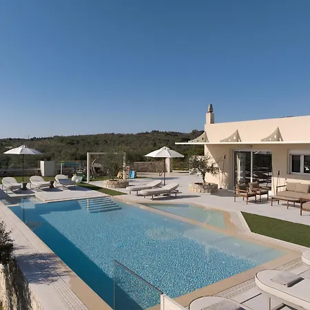 Idunu Villa, With Heated Pool & Serene Seclusion, By Thinkvilla Βίλα *